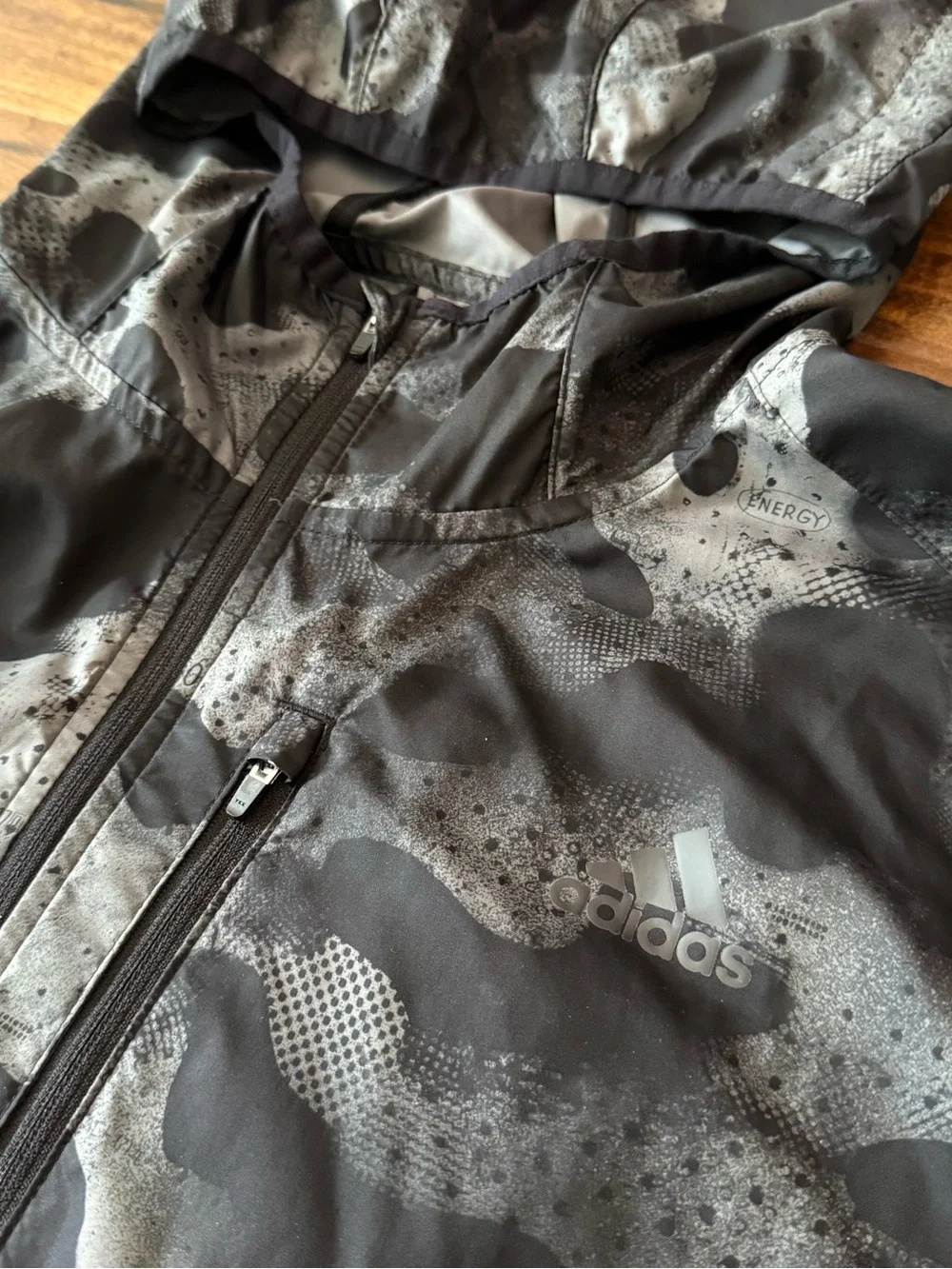 Adidas Own The Run Jacket Mens L Black Camo Hooded Full Zip Windbreaker